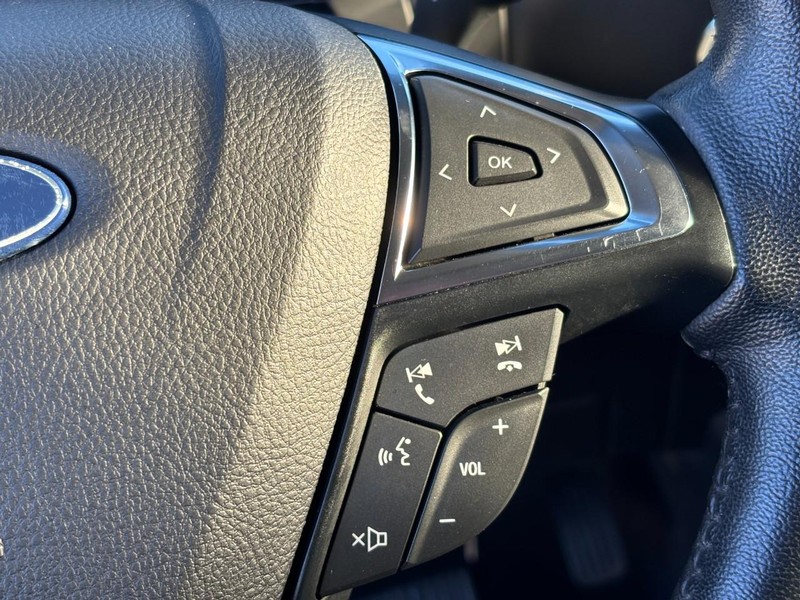 Ford Edge Vehicle Full-screen Gallery Image 18