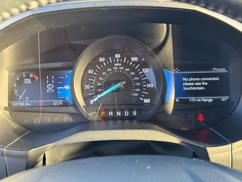 Ford Edge Vehicle Full-screen Gallery Image 19