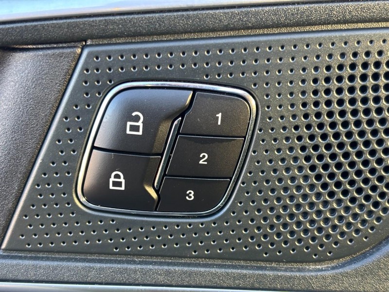 Ford Edge Vehicle Full-screen Gallery Image 24