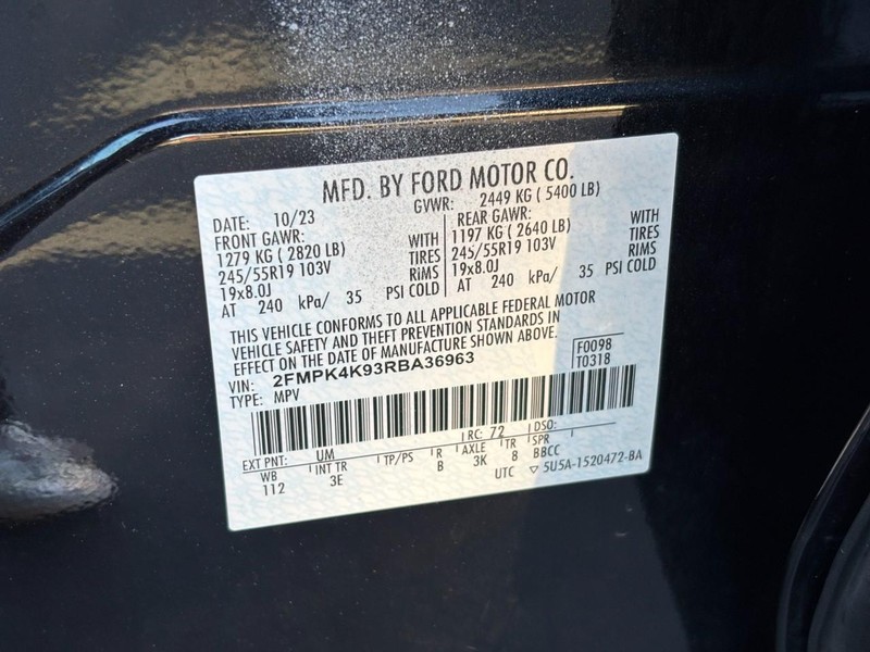 Ford Edge Vehicle Full-screen Gallery Image 26