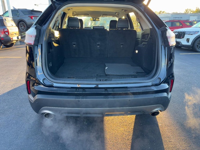 Ford Edge Vehicle Full-screen Gallery Image 04