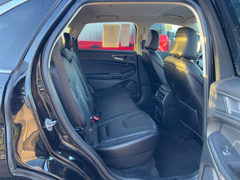 Ford Edge Vehicle Full-screen Gallery Image 10