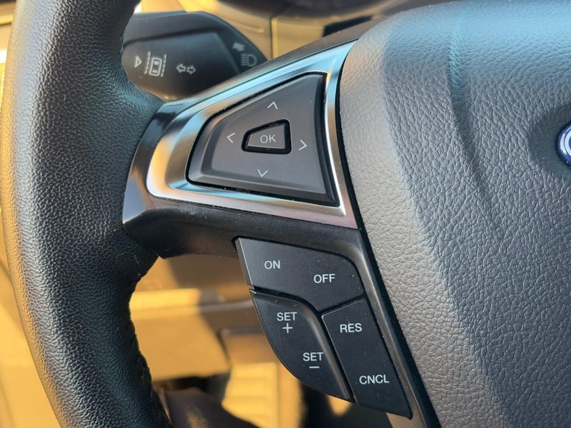 Ford Edge Vehicle Full-screen Gallery Image 17