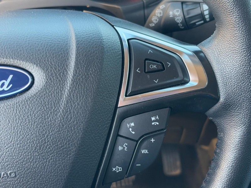 Ford Edge Vehicle Full-screen Gallery Image 18