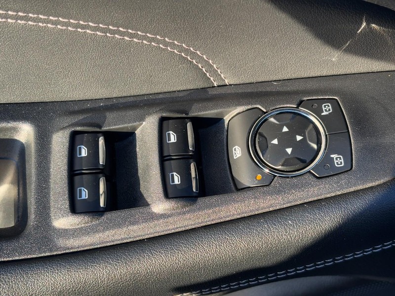 Ford Edge Vehicle Full-screen Gallery Image 23