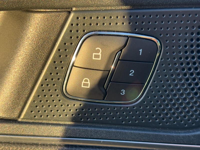 Ford Edge Vehicle Full-screen Gallery Image 24