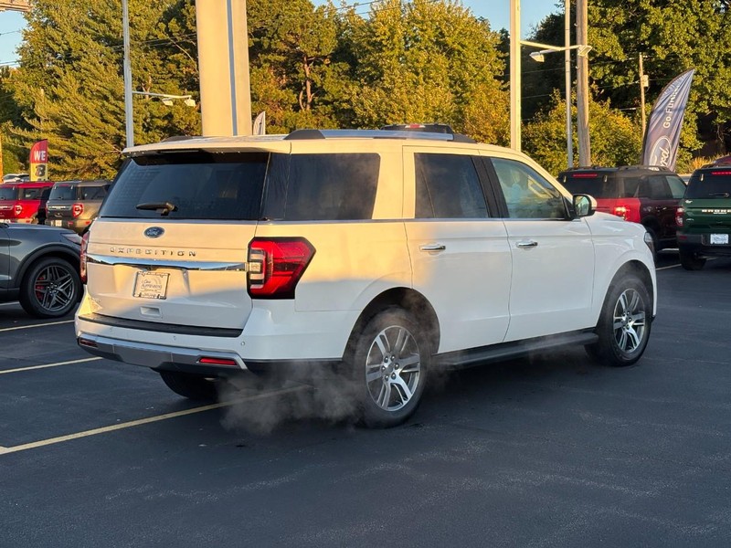 Ford Expedition Vehicle Full-screen Gallery Image 03