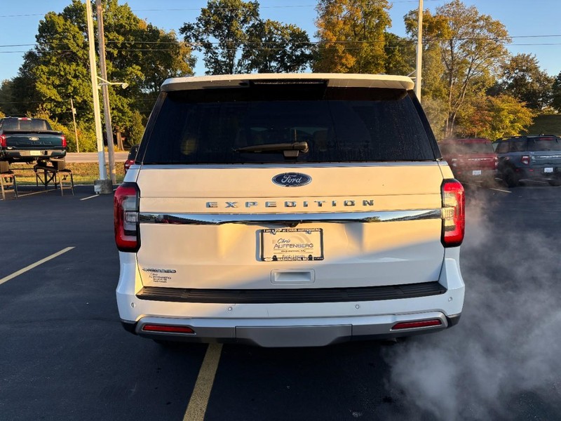 Ford Expedition Vehicle Full-screen Gallery Image 05