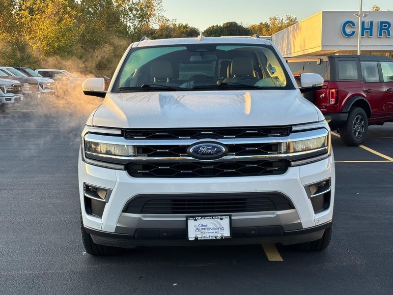 Ford Expedition Vehicle Full-screen Gallery Image 09