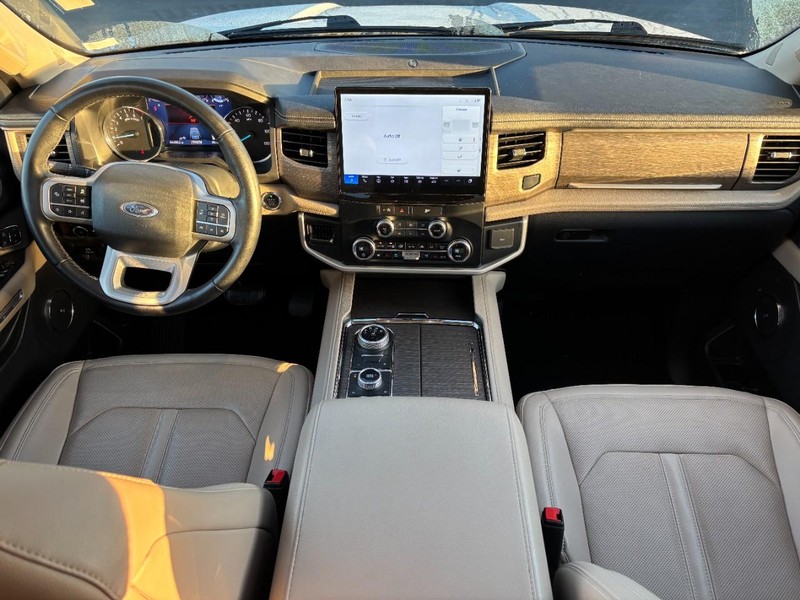 Ford Expedition Vehicle Full-screen Gallery Image 12