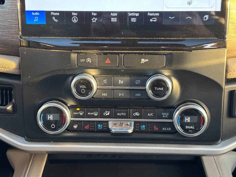 Ford Expedition Vehicle Full-screen Gallery Image 15