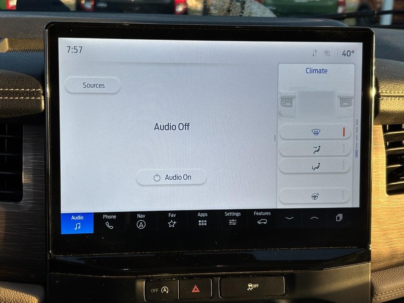 Ford Expedition Vehicle Full-screen Gallery Image 21