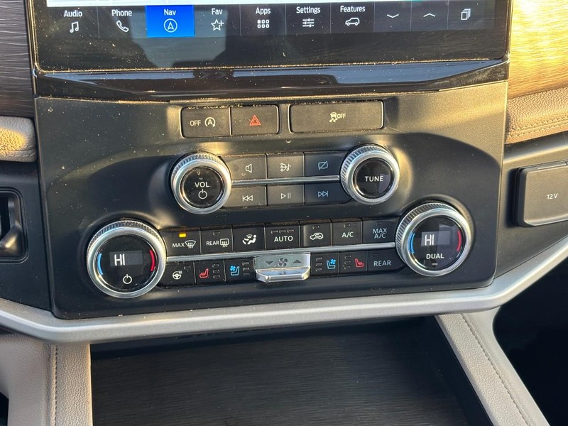 Ford Expedition Vehicle Full-screen Gallery Image 24