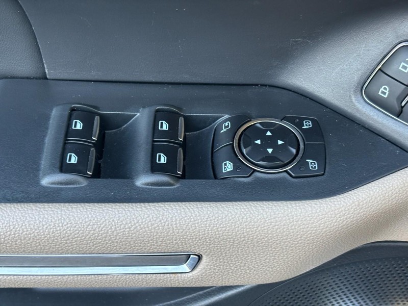 Ford Expedition Vehicle Full-screen Gallery Image 25