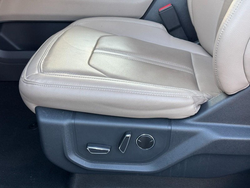 Ford Expedition Vehicle Full-screen Gallery Image 27