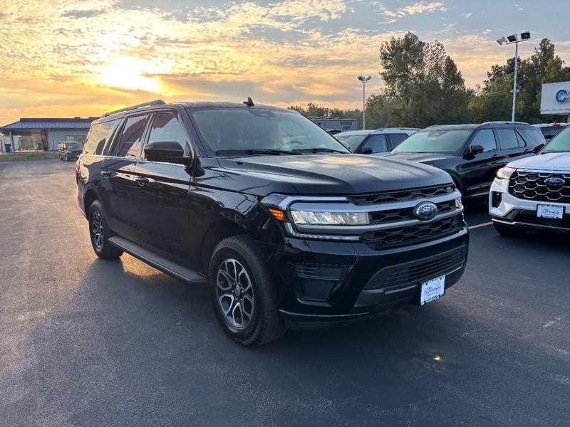 Ford Expedition Max Vehicle Full-screen Gallery Image 02