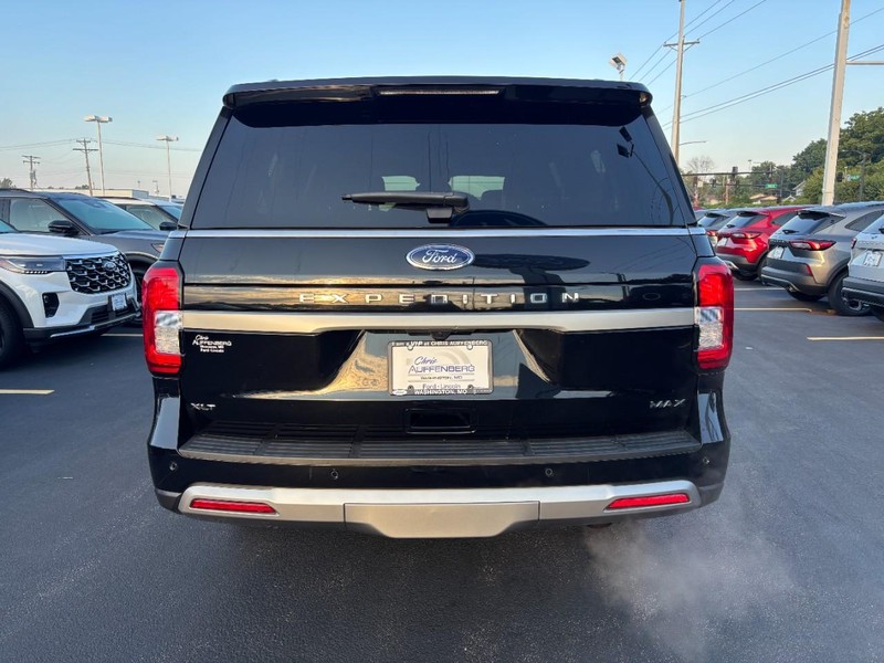 Ford Expedition Max Vehicle Full-screen Gallery Image 05