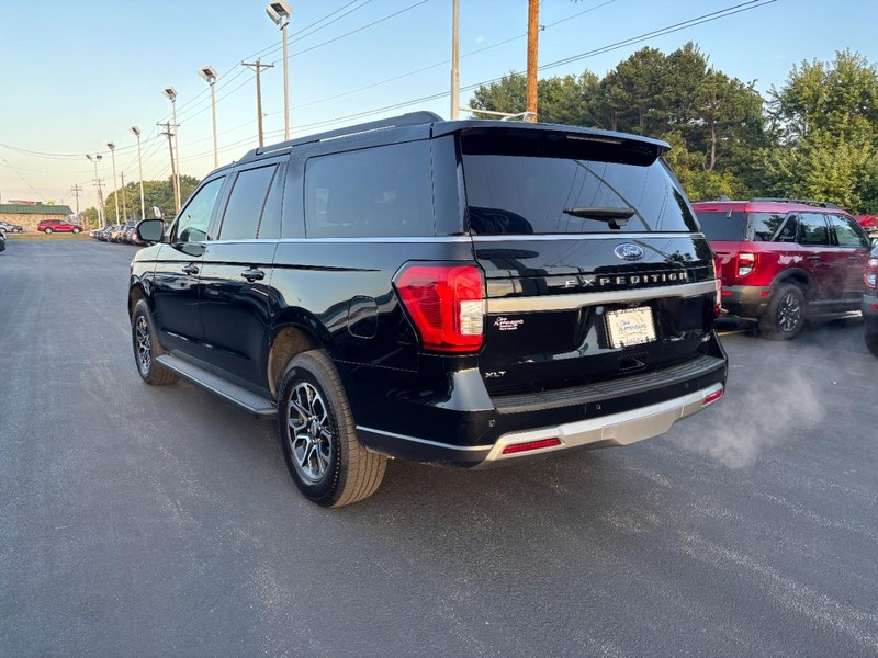 Ford Expedition Max Vehicle Full-screen Gallery Image 06