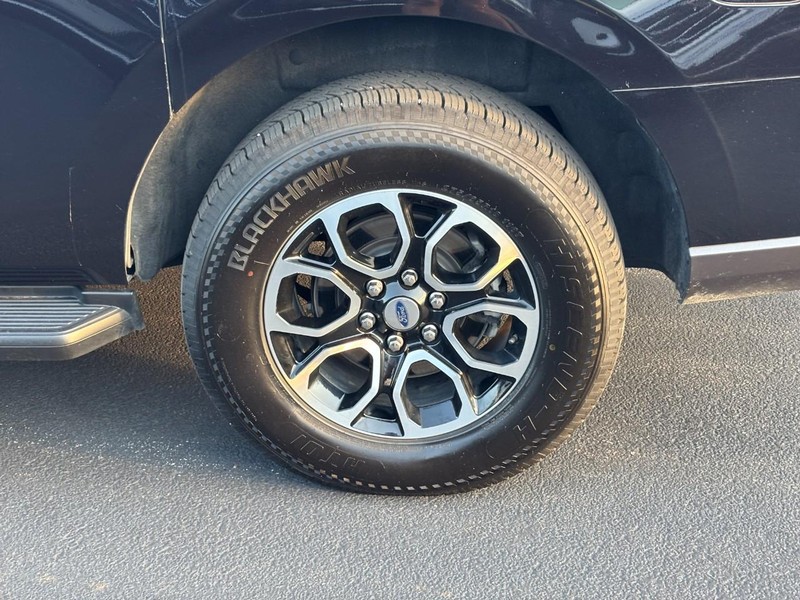 Ford Expedition Max Vehicle Full-screen Gallery Image 07