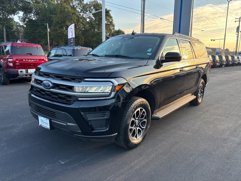 Ford Expedition Max Vehicle Full-screen Gallery Image 08