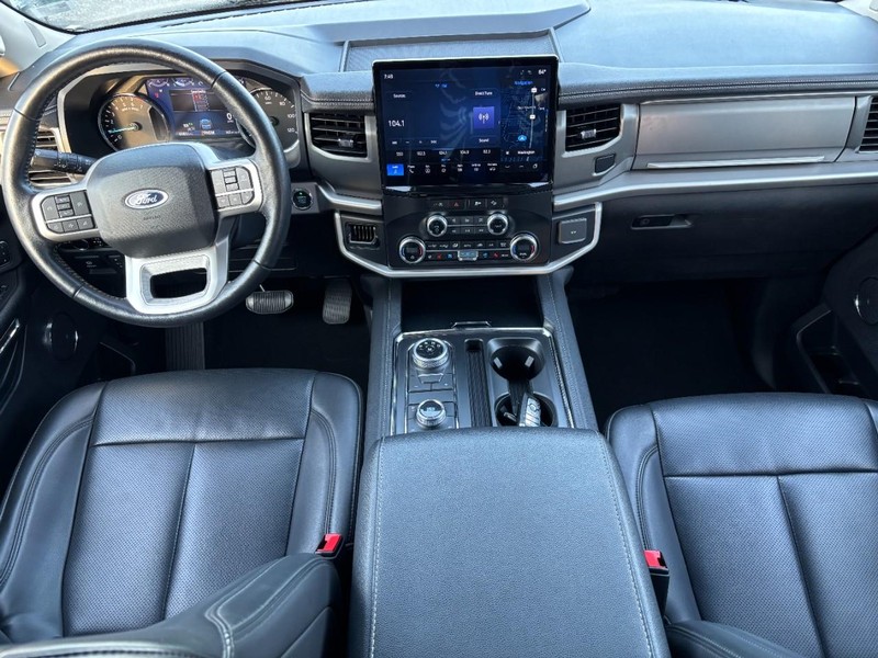 Ford Expedition Max Vehicle Full-screen Gallery Image 12