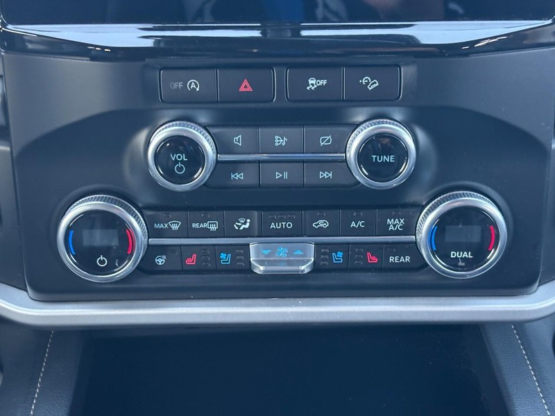 Ford Expedition Max Vehicle Full-screen Gallery Image 15