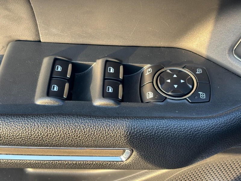 Ford Expedition Max Vehicle Full-screen Gallery Image 25