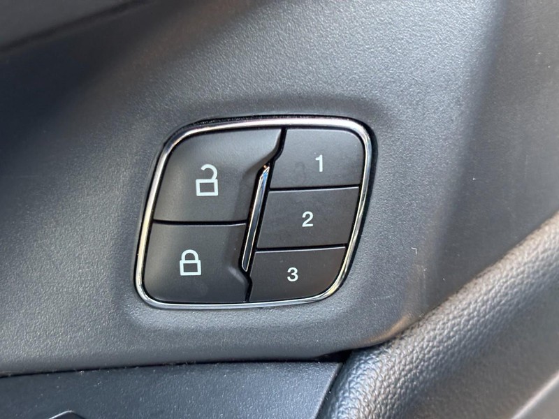 Ford Expedition Max Vehicle Full-screen Gallery Image 26