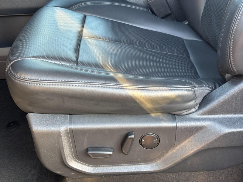 Ford Expedition Max Vehicle Full-screen Gallery Image 27