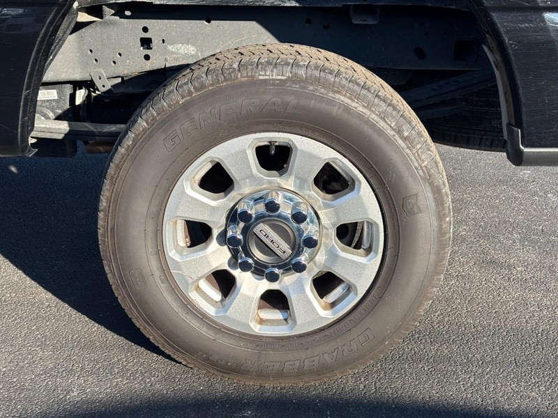 Ford Super Duty F-250 SRW Vehicle Full-screen Gallery Image 07