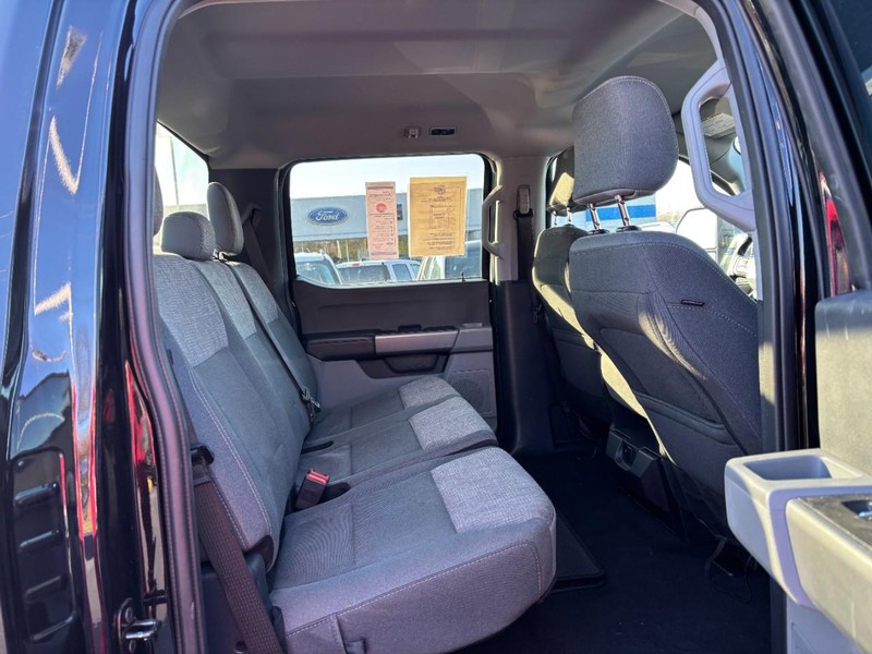 Ford Super Duty F-250 SRW Vehicle Full-screen Gallery Image 10