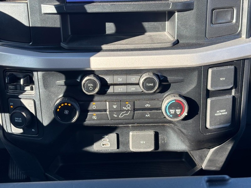 Ford Super Duty F-250 SRW Vehicle Full-screen Gallery Image 14