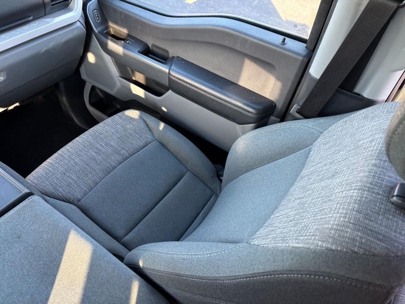 Ford Super Duty F-250 SRW Vehicle Full-screen Gallery Image 15