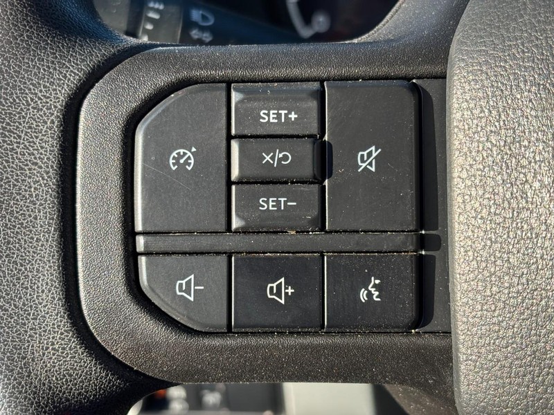 Ford Super Duty F-250 SRW Vehicle Full-screen Gallery Image 17