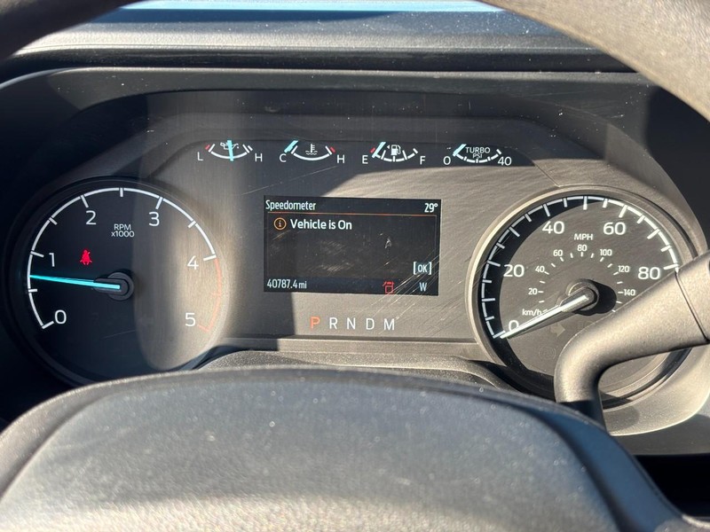 Ford Super Duty F-250 SRW Vehicle Full-screen Gallery Image 19