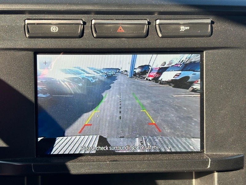 Ford Super Duty F-250 SRW Vehicle Full-screen Gallery Image 21