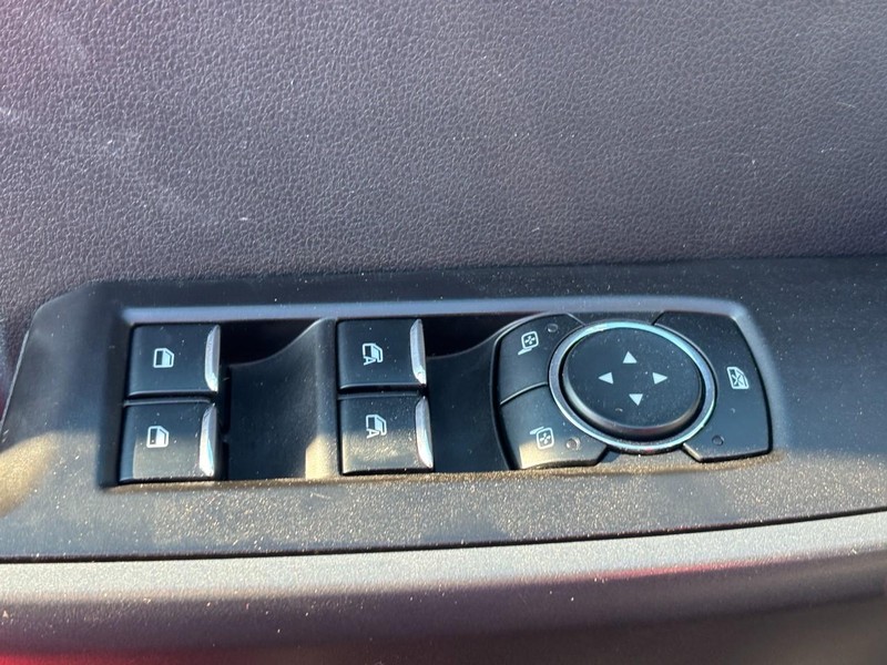 Ford Super Duty F-250 SRW Vehicle Full-screen Gallery Image 23