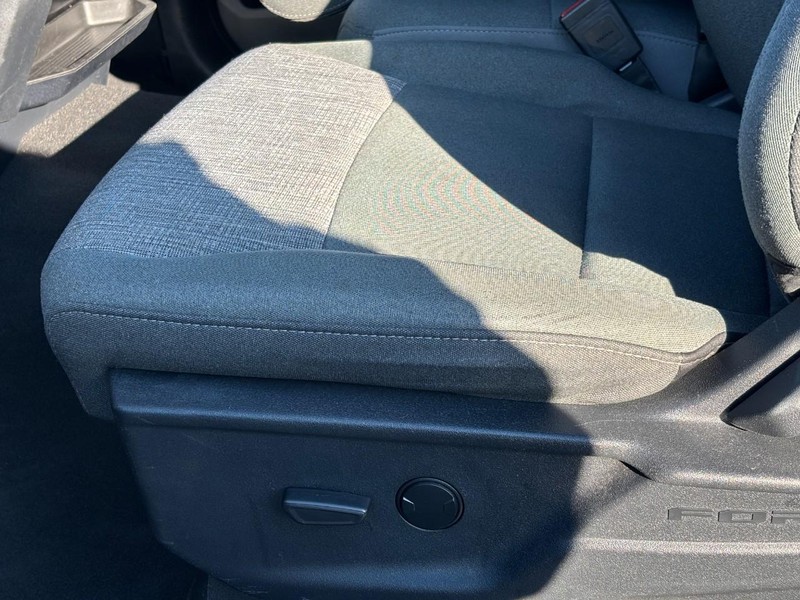 Ford Super Duty F-250 SRW Vehicle Full-screen Gallery Image 25