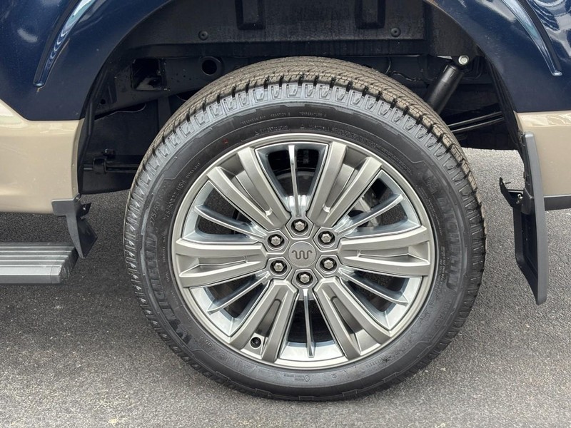 Ford F-150 Vehicle Full-screen Gallery Image 07