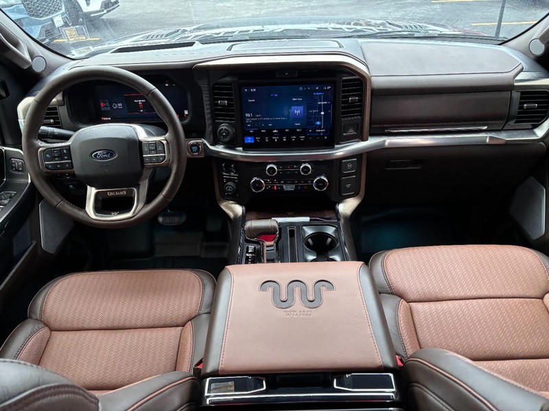 Ford F-150 Vehicle Full-screen Gallery Image 11