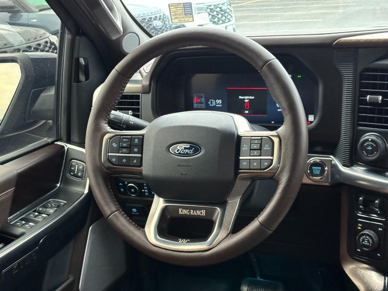 Ford F-150 Vehicle Full-screen Gallery Image 12
