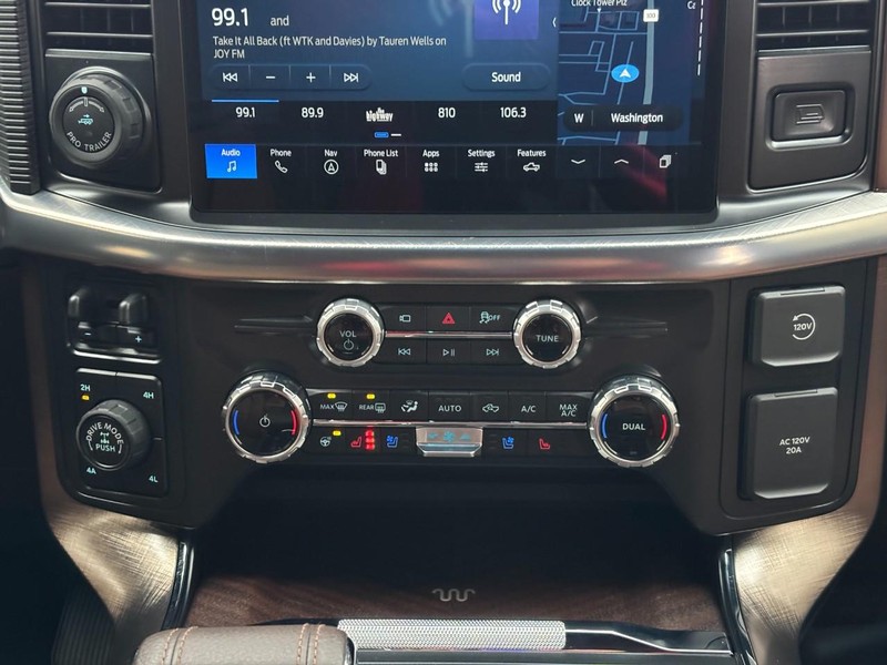 Ford F-150 Vehicle Full-screen Gallery Image 14