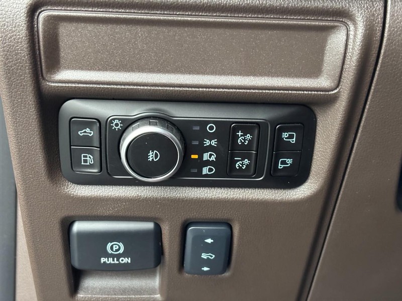 Ford F-150 Vehicle Full-screen Gallery Image 16