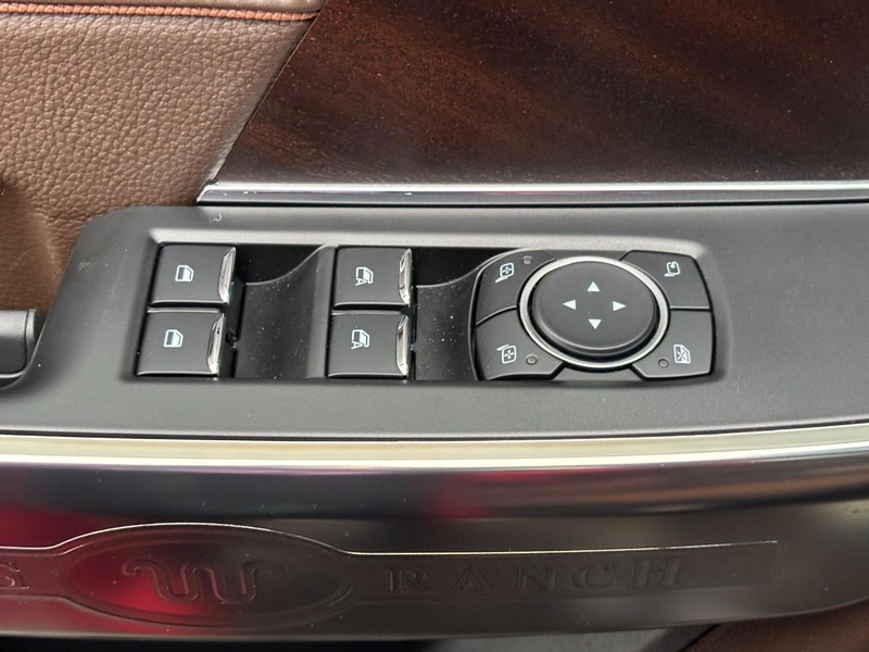 Ford F-150 Vehicle Full-screen Gallery Image 24