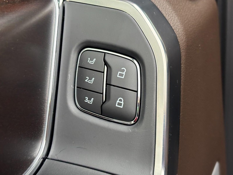 Ford F-150 Vehicle Full-screen Gallery Image 25