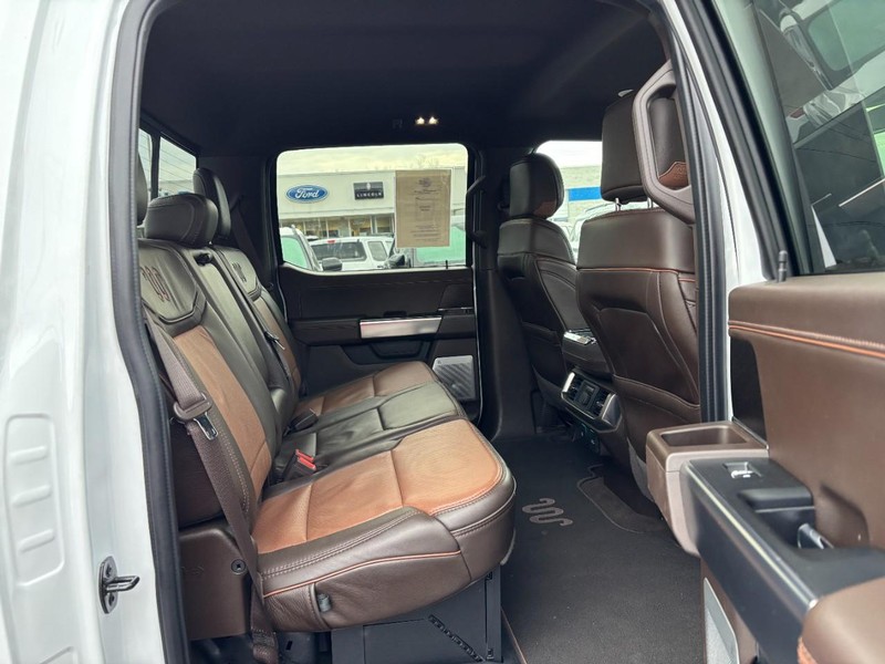 Ford F-150 Vehicle Full-screen Gallery Image 10