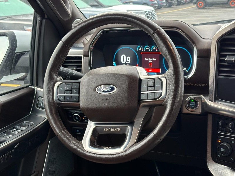 Ford F-150 Vehicle Full-screen Gallery Image 12