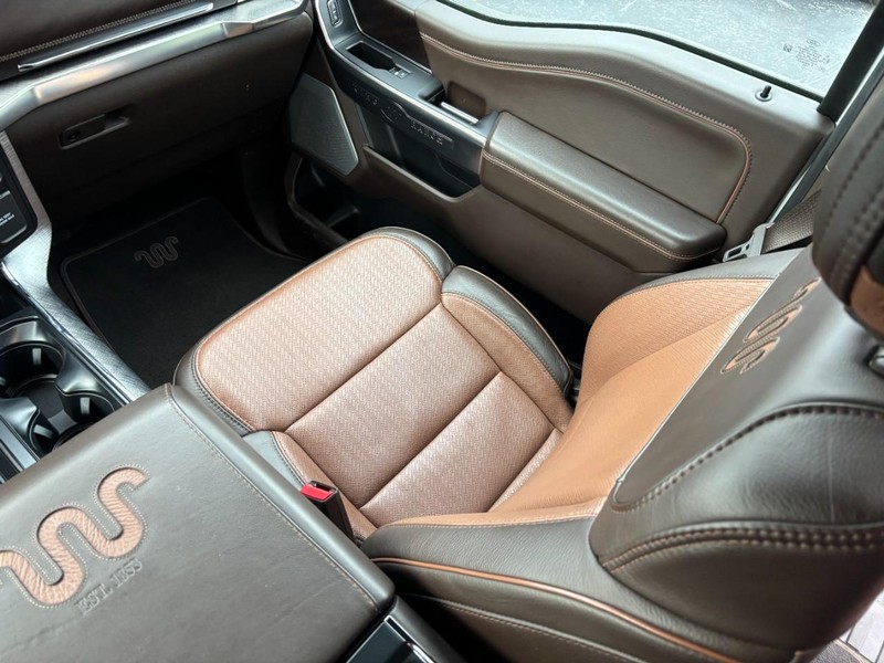 Ford F-150 Vehicle Full-screen Gallery Image 14