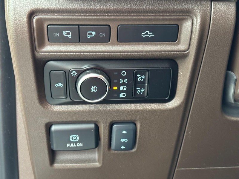 Ford F-150 Vehicle Full-screen Gallery Image 15