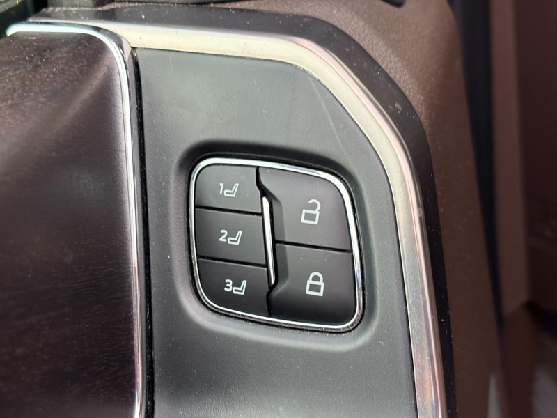 Ford F-150 Vehicle Full-screen Gallery Image 24